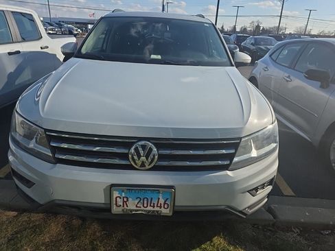 Used 2019 Volkswagen Tiguan SE w/ Panoramic Sunroof Package image 3