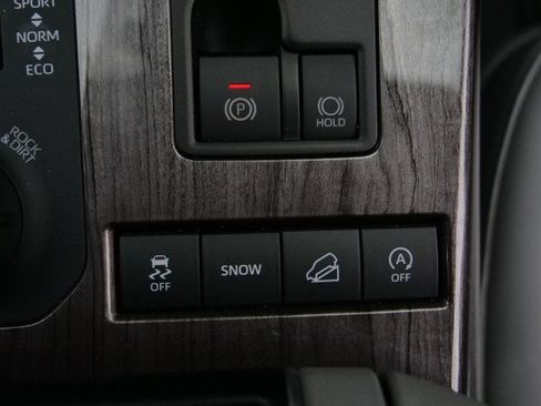 Used 2021 Toyota Highlander Limited AWD/4WD image 19