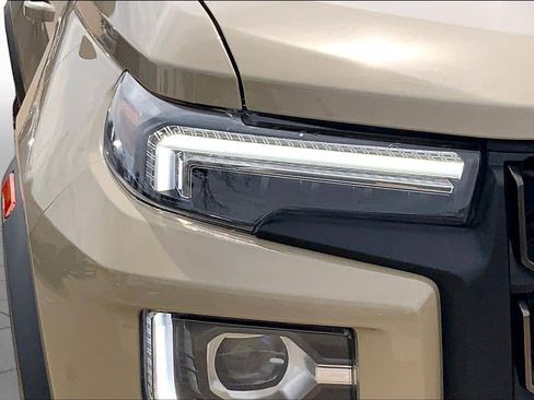 Used 2024 GMC Canyon AT4X AWD/4WD image 28