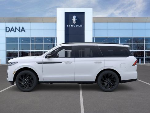 New 2026 Lincoln Navigator Reserve w/ Jet Appearance Package AWD/4WD image 3