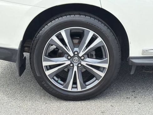 Used 2020 Nissan Pathfinder Platinum AWD/4WD image 17