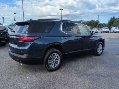 Used 2022 Chevrolet Traverse LT FWD image 9
