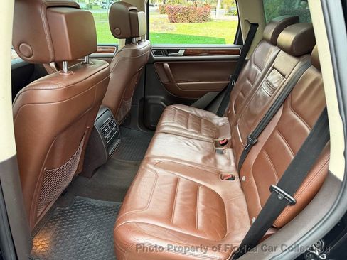 Used 2011 Volkswagen Touareg Executive image 9
