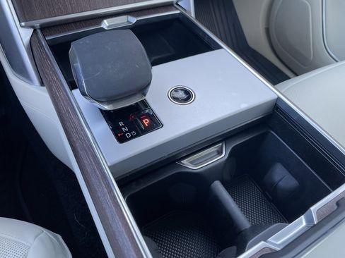 Used 2024 Land Rover Range Rover SE image 20