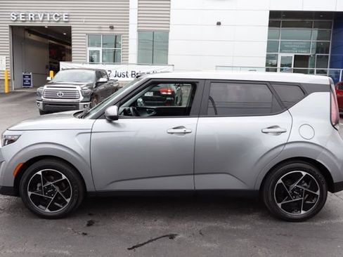 Used 2023 Kia Soul EX FWD image 4