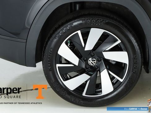 Used 2025 Volkswagen Atlas Cross Sport SE w/ Panoramic Sunroof Package image 52