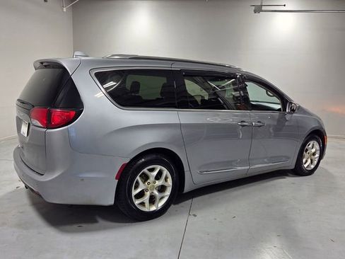 Used 2020 Chrysler Pacifica Touring-L Plus w/ Tire & Wheel Group image 15
