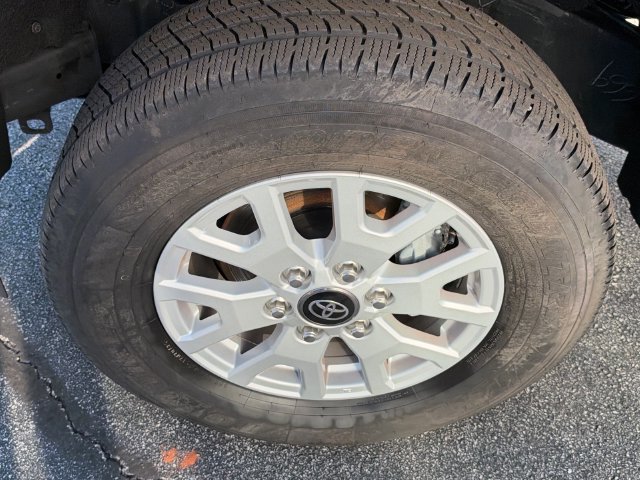 Used 2025 Toyota Tacoma SR5 AWD/4WD image 10