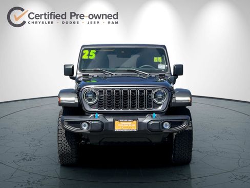 Used 2025 Jeep Wrangler Unlimited Rubicon 4xe w/ Convenience Group AWD/4WD image 9