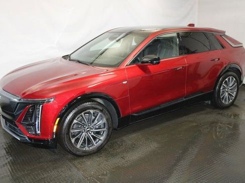 Used 2024 Cadillac Lyriq Sport image 2