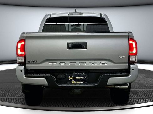 Used 2019 Toyota Tacoma TRD Sport w/ Technology Package AWD/4WD image 5