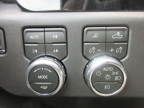 New 2026 GMC Sierra 1500 SLT image 16