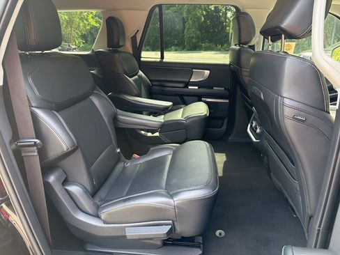 Used 2025 Ford Expedition Max Platinum AWD/4WD image 22