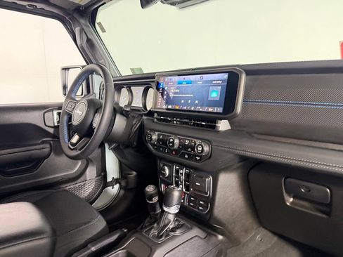 Used 2024 Jeep Wrangler Unlimited Rubicon 4xe AWD/4WD image 17