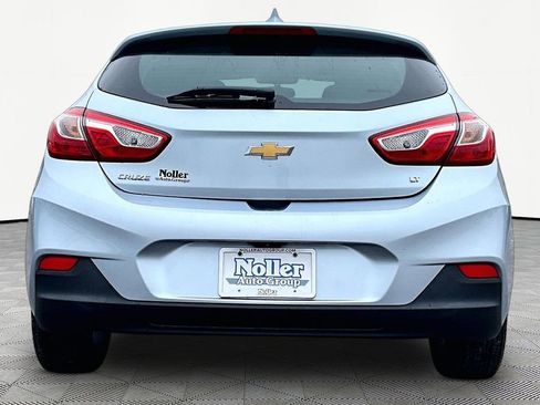 Used 2017 Chevrolet Cruze LT w/ Convenience Package image 4