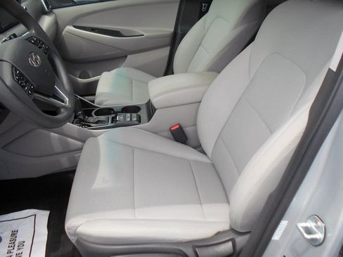 Used 2019 Hyundai Tucson SE image 9