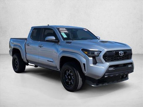 Used 2025 Toyota Tacoma TRD Sport image 3