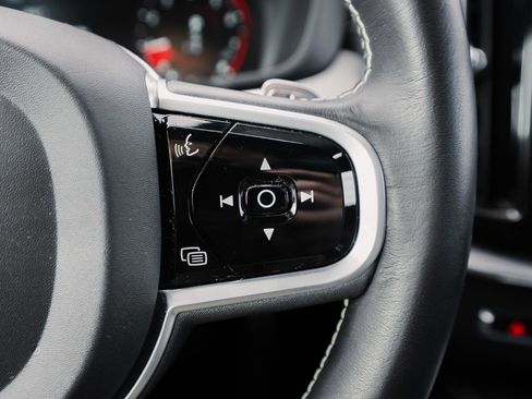 Used 2020 Volvo XC60 T6 R-Design image 29