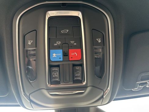 New 2025 Jeep Grand Cherokee L Altitude image 34