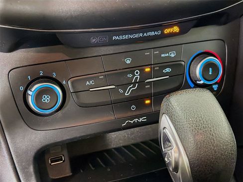 Used 2017 Ford Focus SE FWD image 16