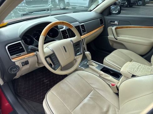 Used 2010 Lincoln MKZ image 7