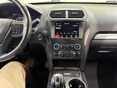 Used 2018 Ford Explorer XLT w/ Equipment Group 202A FWD image 27