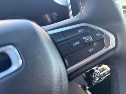 Used 2025 Jeep Compass Latitude w/ Convenience Group AWD/4WD image 32
