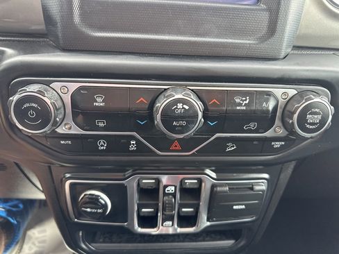 Used 2019 Jeep Wrangler Unlimited Sahara image 67