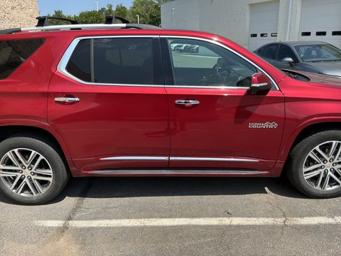 Used 2022 Chevrolet Traverse High Country w/ LPO, 'HIT The Road' Package AWD/4WD image 45