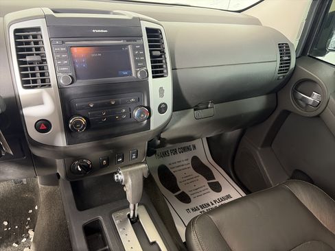 Used 2013 Nissan Xterra PRO-4X w/ Pro-4x Leather Pkg image 4