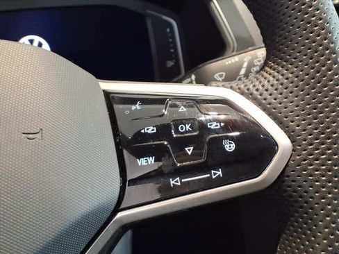 Certified 2023 Volkswagen Tiguan SEL R-Line image 15