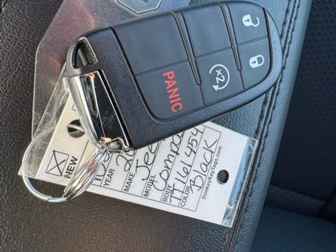 New 2026 Jeep Compass Latitude image 27