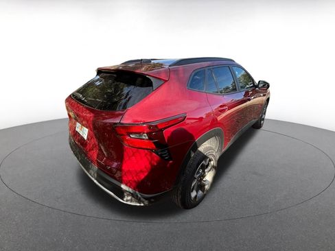 Used 2025 Chevrolet Trax LT w/ LT Convenience Package image 8