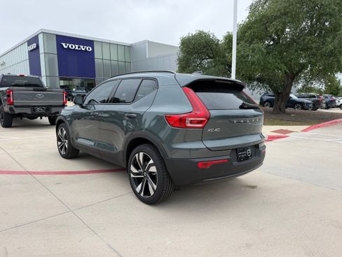 Certified 2026 Volvo XC40 B5 Plus w/ Climate Package AWD/4WD image 4