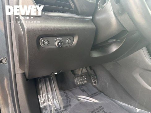 Used 2019 Chevrolet Traverse LT AWD/4WD image 13