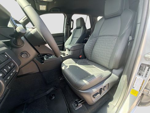 Used 2025 Toyota 4Runner TRD Off-Road Premium AWD/4WD image 13