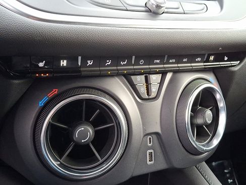 Used 2021 Chevrolet Blazer LT image 23