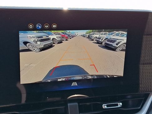 Used 2026 Chevrolet Equinox LT FWD image 19