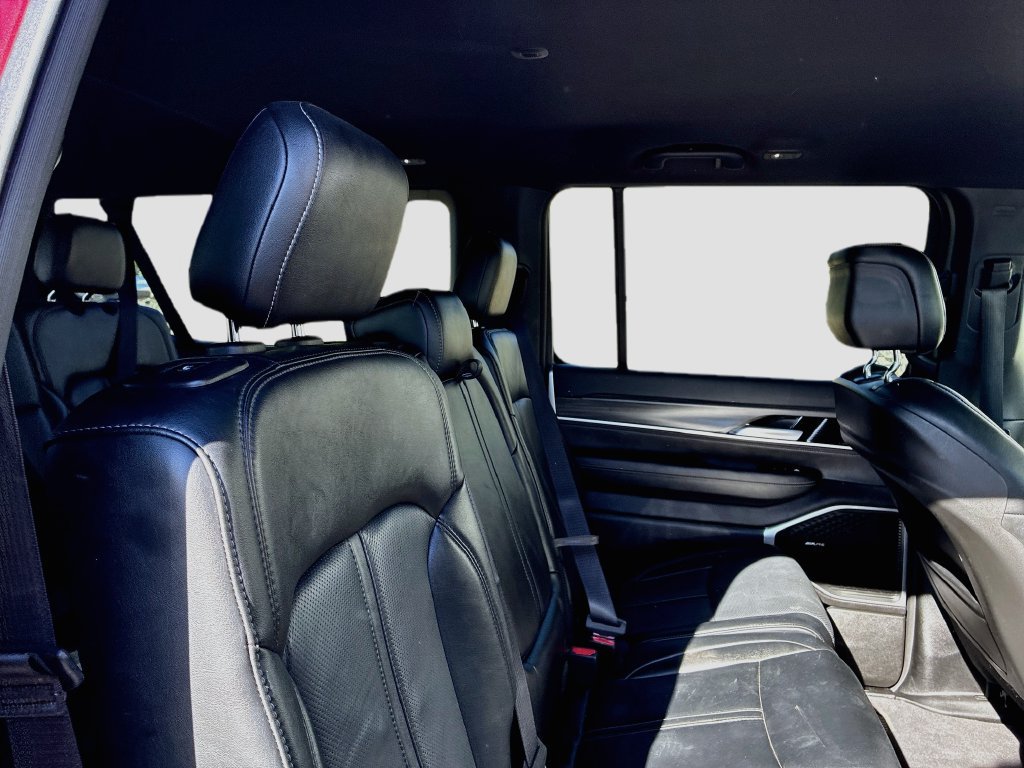 Used 2024 Jeep Wagoneer L Series III w/ Flexible Seating Group AWD/4WD image 29