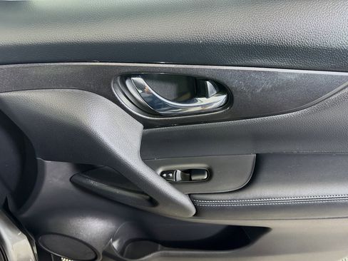 Used 2019 Nissan Rogue SV image 31