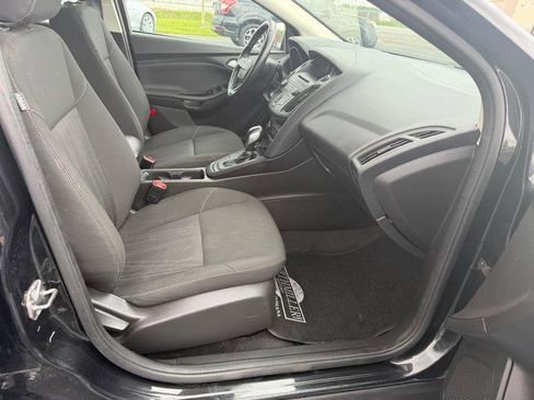 Used 2015 Ford Focus SE w/ SE Cold Weather Package FWD image 6