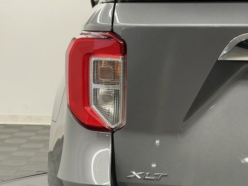 Used 2022 Ford Explorer XLT w/ Equipment Group 202A image 9