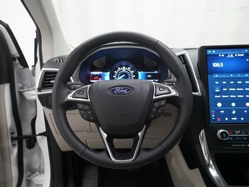 Used 2024 Ford Edge Titanium image 4