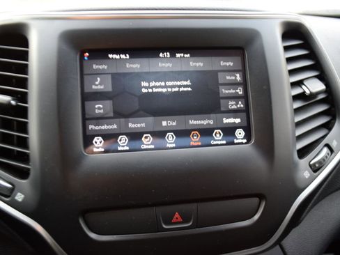 Used 2019 Jeep Cherokee Latitude w/ Popular Appearance Group FWD image 18