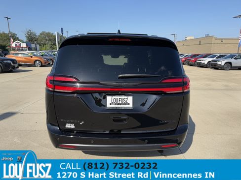 Used 2024 Chrysler Pacifica Limited w/ S Appearance Package FWD image 6