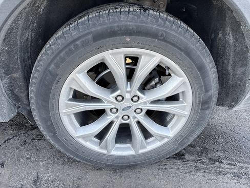 Certified 2022 Ford Explorer XLT w/ Equipment Group 202A image 4