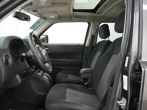 Used 2014 Jeep Patriot Latitude w/ Sun/Sound Group AWD/4WD image 23