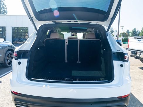Used 2021 Porsche Cayenne AWD/4WD image 7