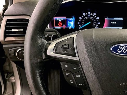 Used 2019 Ford Fusion SEL FWD image 18
