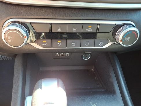 Used 2025 Nissan Altima 2.5 SV FWD image 23